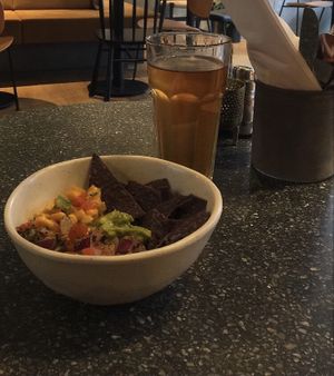 guac and nachos at Copper Branch in Utrecht