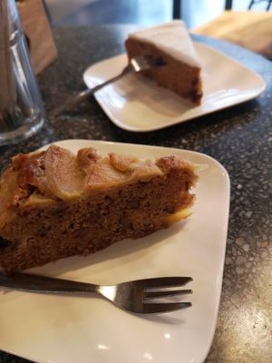 apple cake (front) + carrot cake (back) at Copper Branch in Utrecht