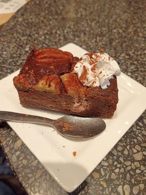Brownies with pecan nuts at Copper Branch in Utrecht