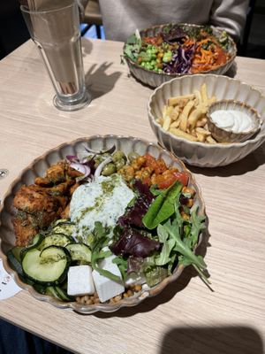 GoGreek bowl, Skin on Fries, BestoftheEast bowl  at Copper Branch in Utrecht