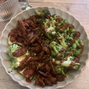 Bowl with rice, vegan meat, broccoli, avocado and edamame  at Copper Branch in Utrecht