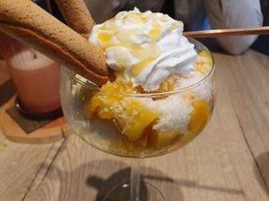 Mango coconut dessert at Copper Branch in Utrecht