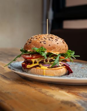 Hamburguesa Big Queen at Amarre Marina in Barcelona