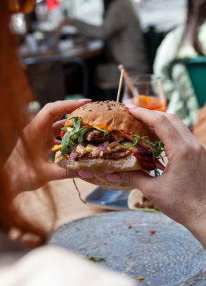 Hamburguesa Big Queen at Amarre Marina in Barcelona