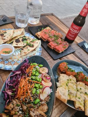 Quesadillas con carne, poke bowl, albóndigas and bread with tomato and olive oil at Amarre Marina in Barcelona