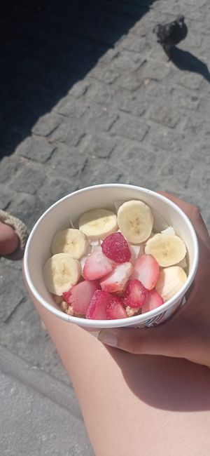 Matcha bowl with fruit 🍑 at Sugar Killer in Piraeus
