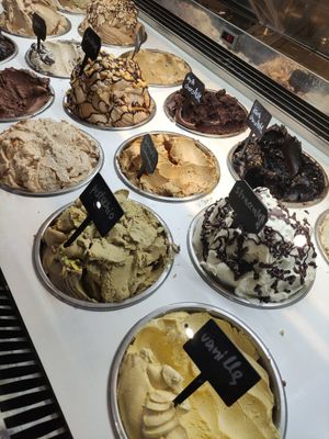 Vegan ice creamsi at Sugar Killer in Piraeus