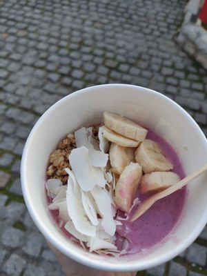 Pitaya smoothie bowl at Sugar Killer in Piraeus