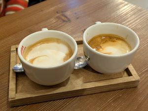 Cafés con bebida de avena at Forno Brisa - Via Castiglione in Bologna