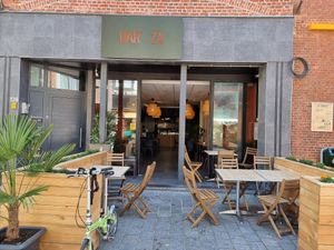 Front + outdoor seating at Habibi - Dar Za in Leuven