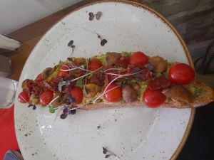 A perfect avocado bruschetta at Chaykof in Tashkent