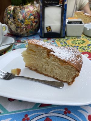 Vegan yogurt cake at Corso Vittorio 113 in Palermo