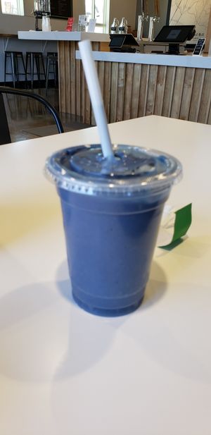 Spirulina bliss smoothie at Good Life Organic Kitchen in Fort Mill