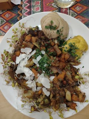 vegan dish at Tashi Momo in Poznan