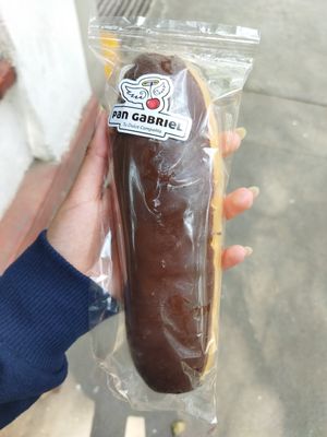Negrito, el relleno de chocolate es buenísimo. Recomiendo comerlo calientito. at Pan Gabriel - Condesa in Mexico City