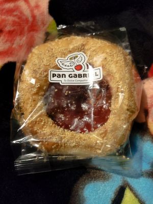 Cazuelita de mermelada de fresa, es de mis favs. Muy suavecito y la mermelada muy rica. at Pan Gabriel - Condesa in Mexico City