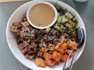 Quinoa, sticky tempeh, miso glazed eggplant, broccoli, sweet potato and miso-tahini sauce. at Poké Perfect in Nijmegen