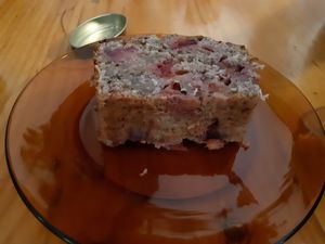 Plum cake (vegan) at Slow Café in Madrid