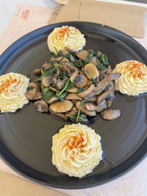 Mushrooms, spinach and hummus appetizer   at Come Back in Naoussa