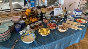 Das Buffet (Die Wurst hatte ich gerade leer gemacht, wird aber immer wieder aufgefüllt)  at Garden Hotel Primavera in Brissago