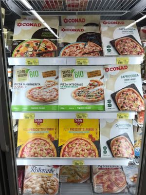 Vegetarian pizzas at Conad Akademia in Tirana