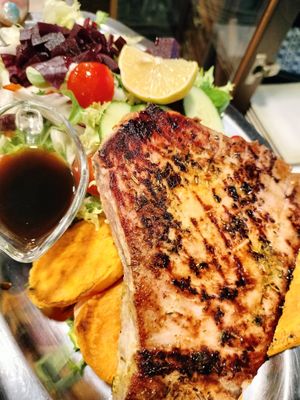 Red tuna at Paprika in Valencia