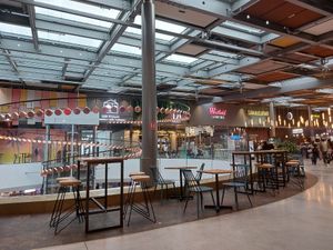 View of the food court at Copper Branch - Lyon Part Dieu in Lyon