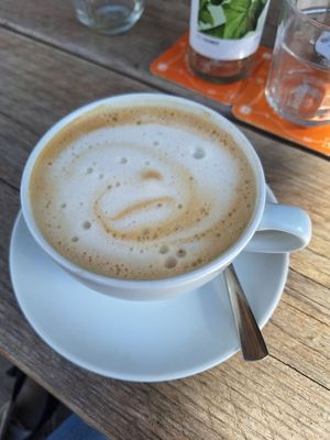 Milchkaffee mit Hafermilch at Kleines Hochdruckgebiet in Soltau