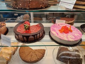 vegan cakes Lila pause and dragon fruit at Merry Berry in Thessaloniki