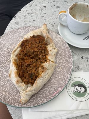 Peinirli with soya mince  at Merry Berry in Thessaloniki