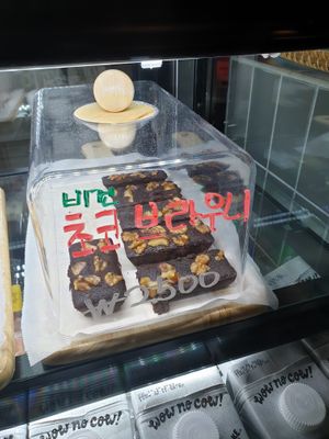 more vegan snacks at The Closet in Seoul