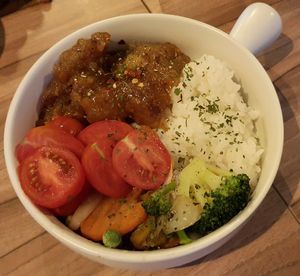 vegan kkanpung chicken rice at The Closet in Seoul