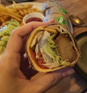 vegan chicken wrap at The Closet in Seoul