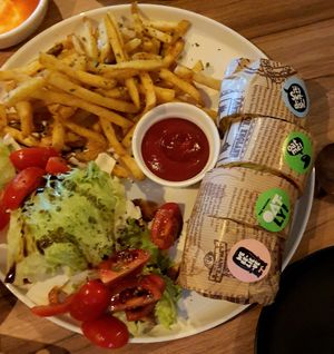 vegan chicken wrap at The Closet in Seoul