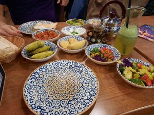 Vegane kalte Vorspeisen + Halbmonde at Wunderlampe in Trier