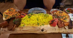 Links ist das vegane Fleisch mit Gemüsespießen at Wunderlampe in Trier