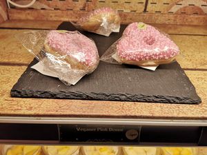 Erdbeer Donuts at Europa Park - Jack's DELI in Rust