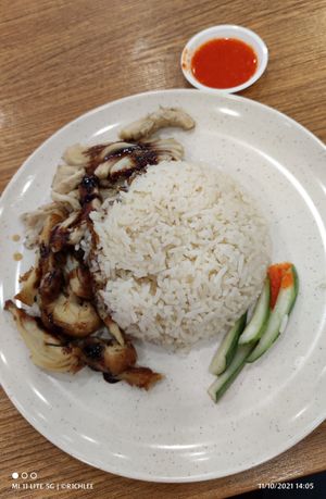 Fried and white "chicken" rice at Vegetarian 素 - Peninsula Plaza in Central Singapore