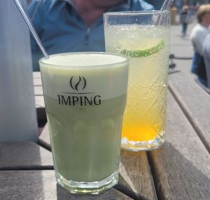 Matcha latte en Mango limonade at Imping Kaffee in Bocholt