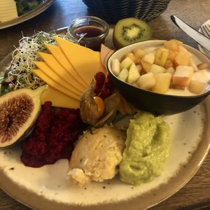 Vegan “swing” breakfast   at Zimt & Zucker in Berlin