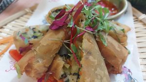 Spring rolls at Giggling Squid in Cambridge