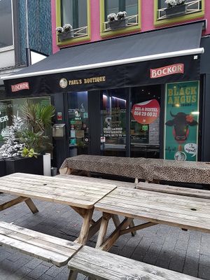 front terrace: benches at Paul's Food Boutique in Kortrijk