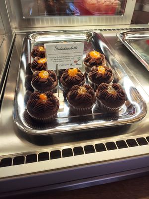 Chocolate vegan cupcakes (big) at Bonne Maman in Zurich