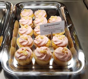 Cupcake of the month (strawberry) at Bonne Maman &Cupcake Affair in Bern