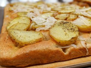 Focaccia Vegan, con olio Evo, patate e cipolle.  at Forneria Voglia di Pane  in Brescia