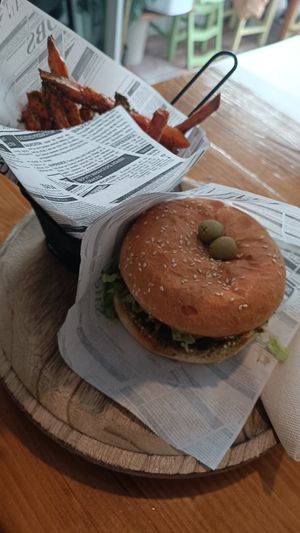 Rap burguer #Veganuary at O Pátio Hamburgueria in Grandola