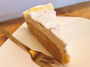 mango lassi cake at Turlaj Klopsa - Karmelicka in Krakow