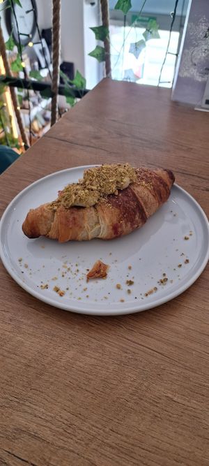 Croissant com pistache at Turlaj Klopsa - Karmelicka in Krakow