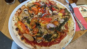 Vegan "pollo" pizza at Happy Italy - Kop van Zuid in Rotterdam
