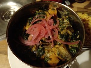 From the spinach curry menu: 'Spinach curry with eggplant, sweet potato and chickpeas with a sweet and sour red onion' at Dabba Dinner in Nijmegen